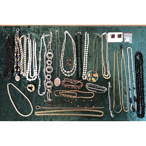 482 - Collection of Costume Jewellery, comprising pearls, beads, chains, brooches, earrings, pendants, pai... 