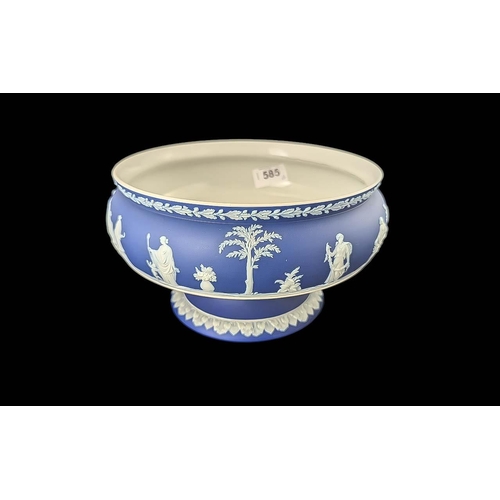 585 - Large Wedgwood Footed Bowl, Dark Blue Jasper, Victorian Period 1837 - 1901 Wedgwood fine quality Blu... 