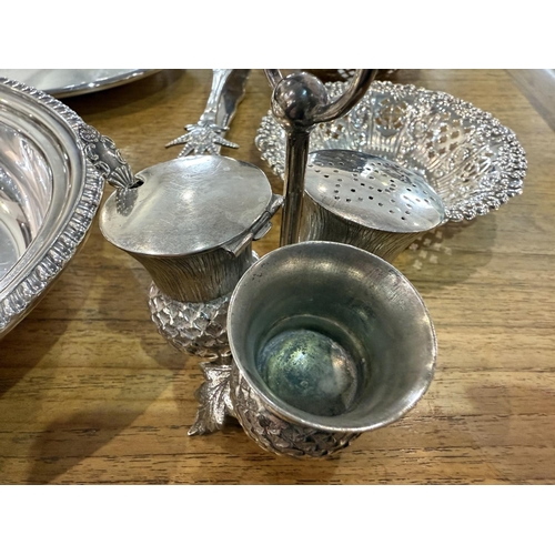 469A - Collection of Quality Silver Plated Ware, comprising five oval serving dishes, including Walker & Ha... 