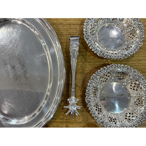 469A - Collection of Quality Silver Plated Ware, comprising five oval serving dishes, including Walker & Ha... 