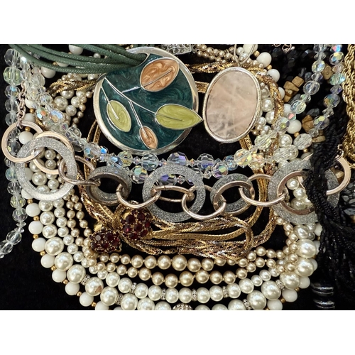 482A - Box of Quality Vintage Costume Jewellery, including necklaces, chains, pearls, beads, bracelets, ear... 