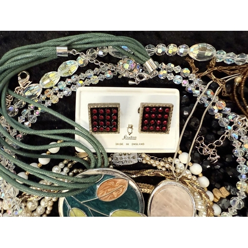 482A - Box of Quality Vintage Costume Jewellery, including necklaces, chains, pearls, beads, bracelets, ear... 