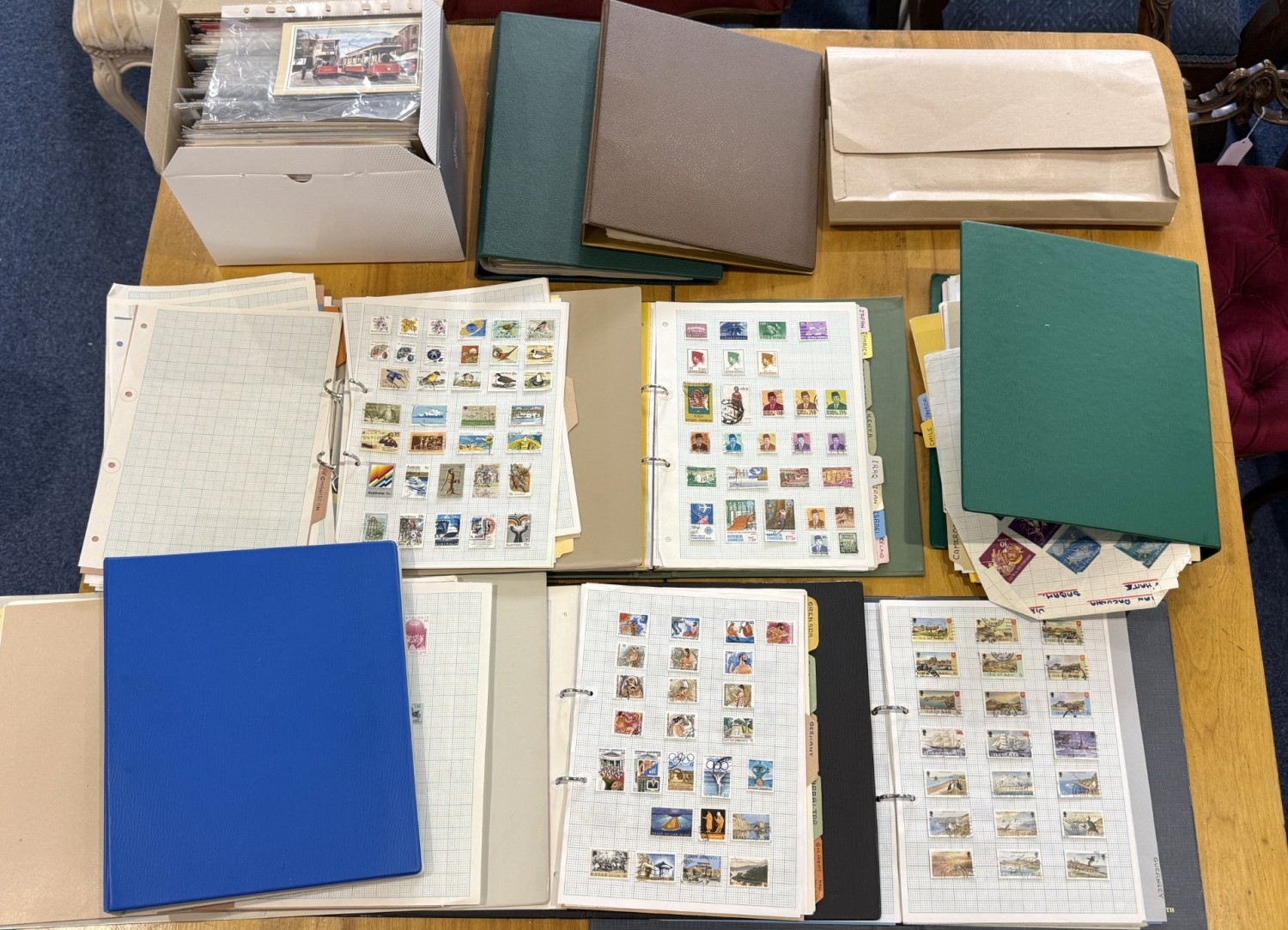 Stamp Interest - World Collection if 9 Albums, extensive collection ...