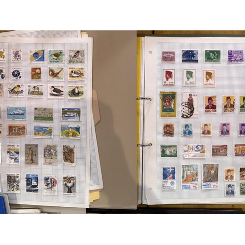 Stamp Interest - World Collection if 9 Albums, extensive collection ...