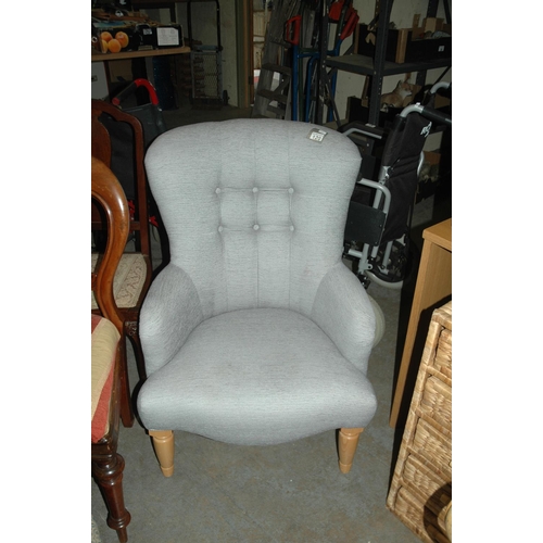 120 - Buttoned armchair