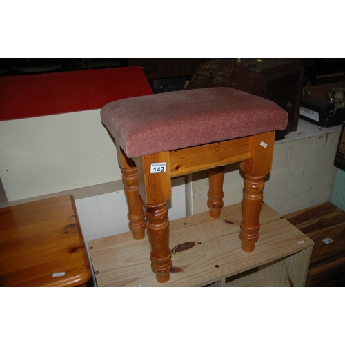 142 - Pine stool