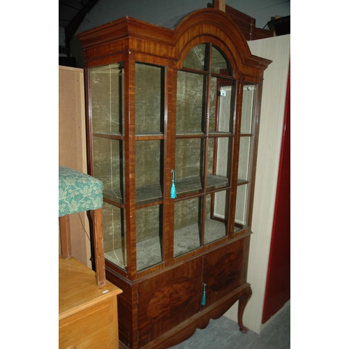 98 - Large display cabinet