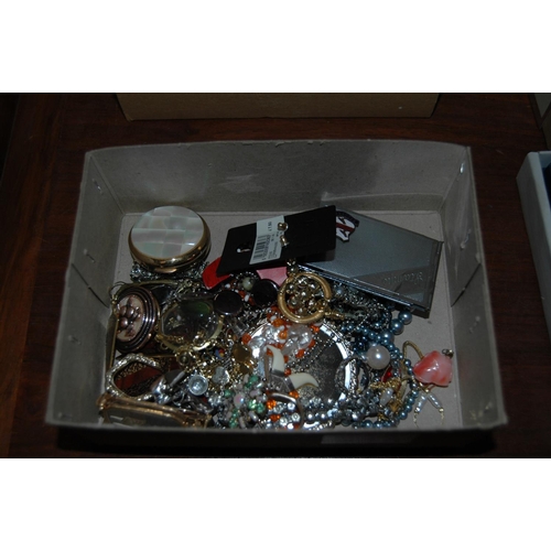 336 - Tray of costume jewellery