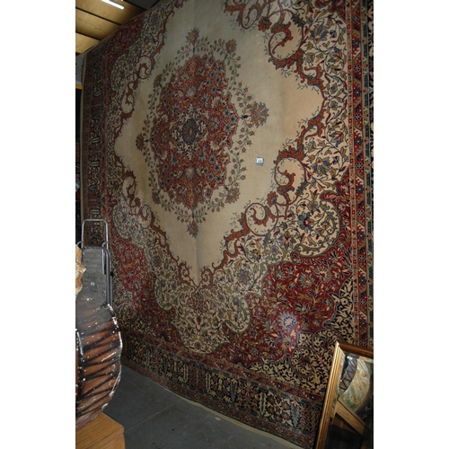 306 - Very large patterned carpet