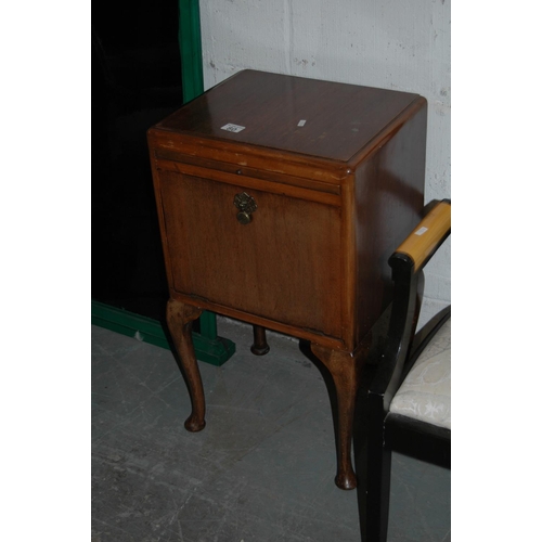 80 - Bedside cabinet