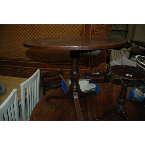 89 - Mahogany pedestal table