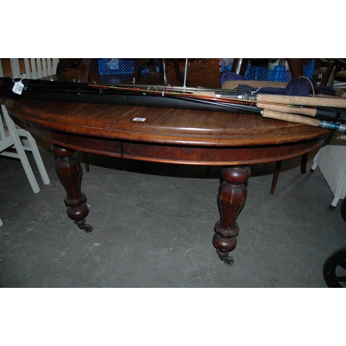 93 - Oval mahogany dining table