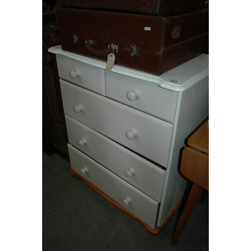 101 - Chest of drawers