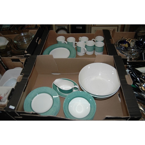 184 - 2 boxes of dinner service