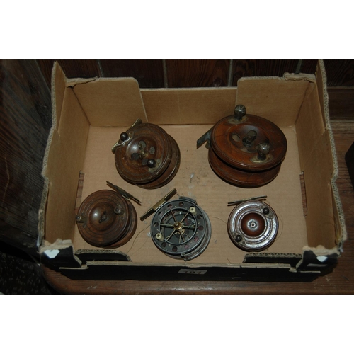 191 - 5 vintage fishing reels