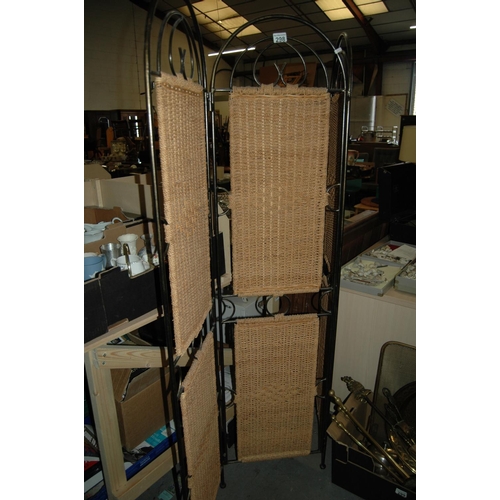 298 - 3 panel screen