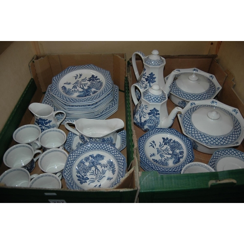 257 - 2 boxes of Willow pattern tea & dinner service