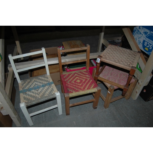 258 - 4 string stools/chairs