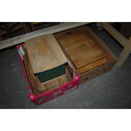 278 - Qty of wooden chopping boards etc