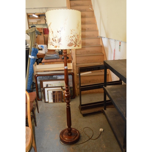 289 - Standard lamp with shade