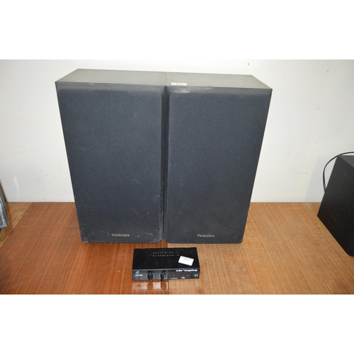 61 - 1 Pair of Technics speakers & Megaloop