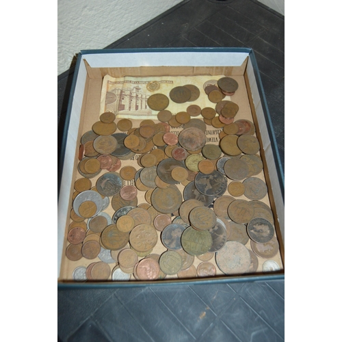 288 - Tray of vintage coins etc