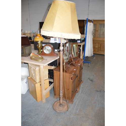 185 - Standard lamp with shade