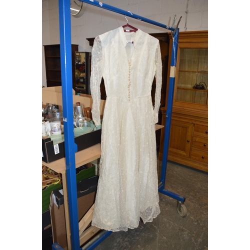 219 - Vintage wedding dress