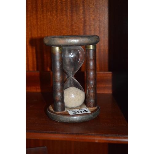 304 - Small vintage hourglass