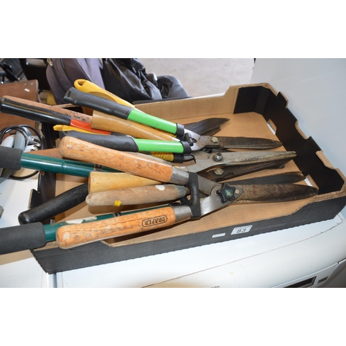 83 - Box of garden shears