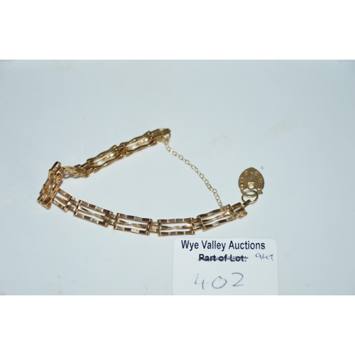 402 - 9ct gold bracelet