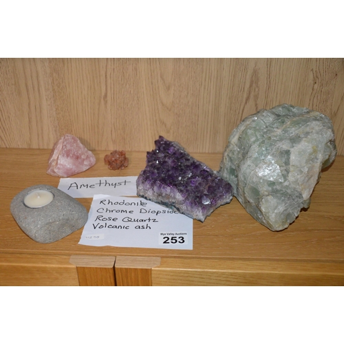 253 - 5 items, collectable rocks/minerals