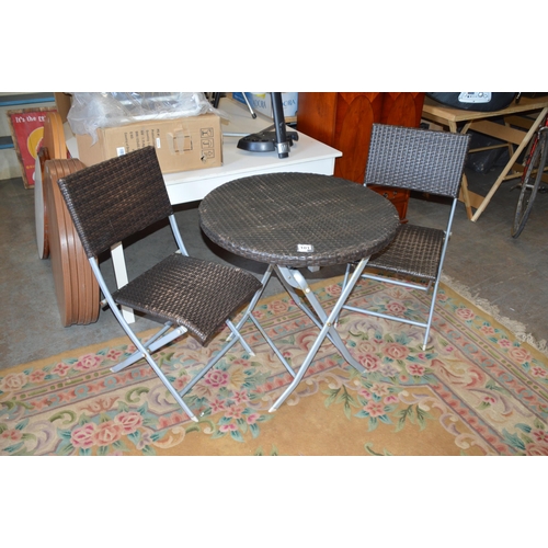 101 - Patio table & 2 chairs