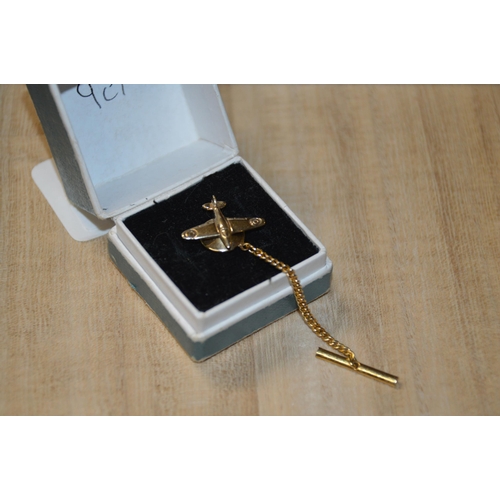 270 - 9ct gold pin, aeroplane