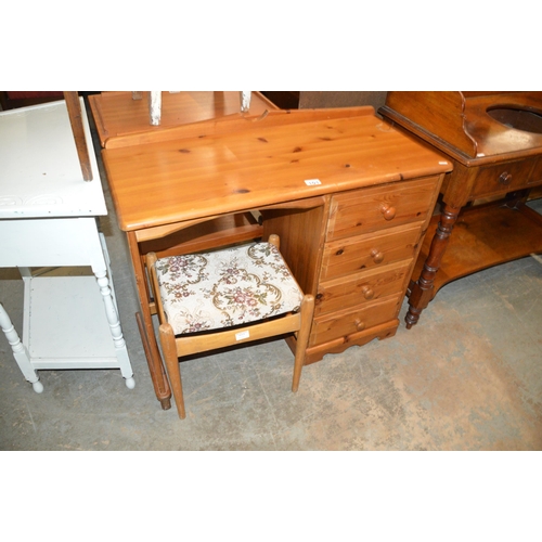 101 - Pine desk & stool