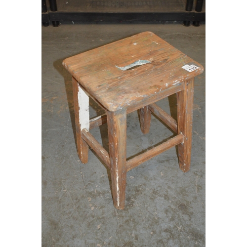 139 - Country stool