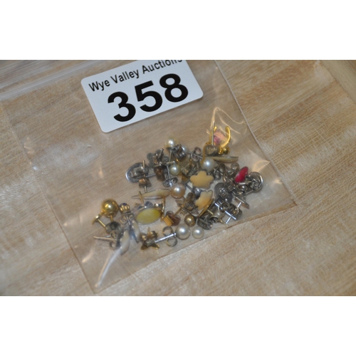 358 - Qty of earrings,