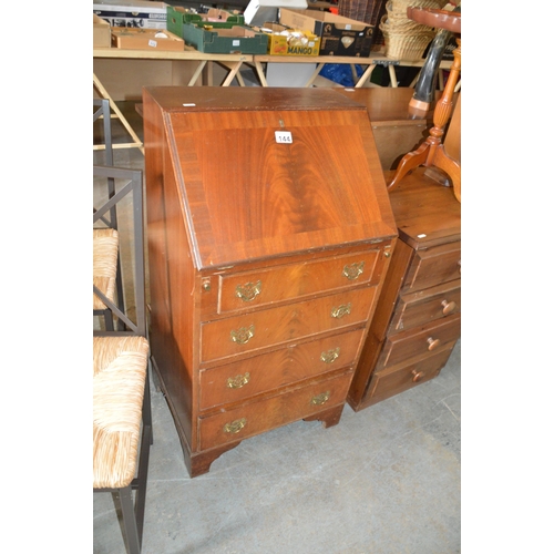 144 - Small bureau