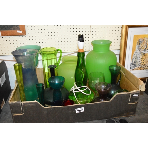 285 - Box of green glassware