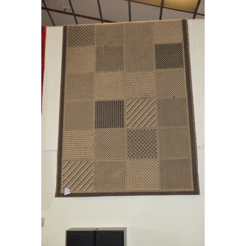 314 - Geometric pattern carpet