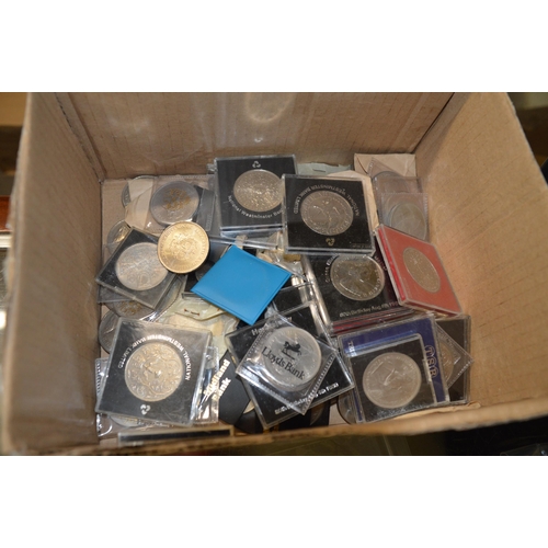 376 - Coins - Box of crowns