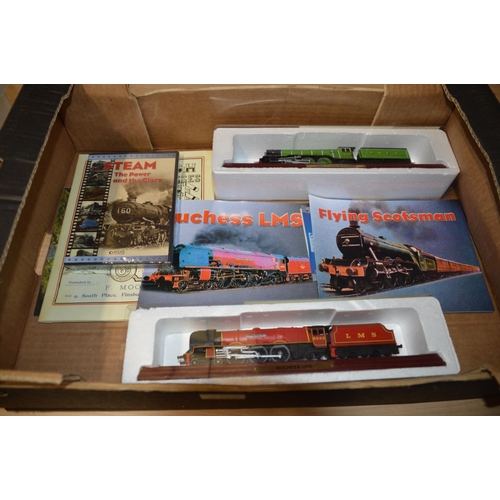 257 - 2 model trains etc