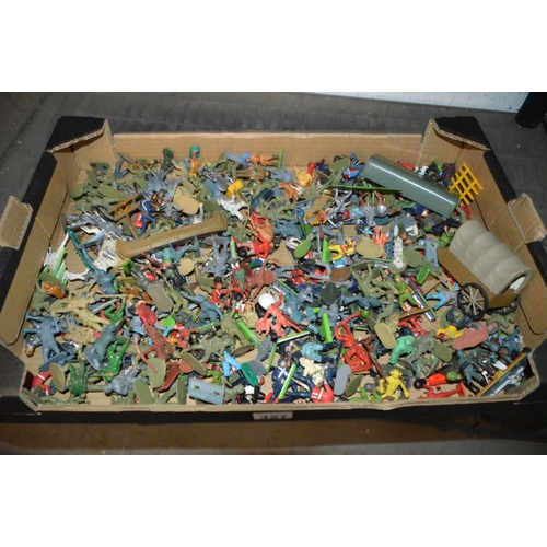 327 - Box of toy soldiers etc