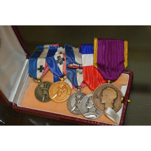 384 - 5 French medals