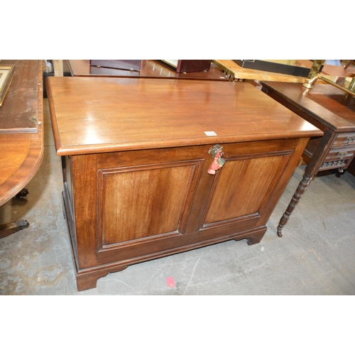 150 - Blanket chest