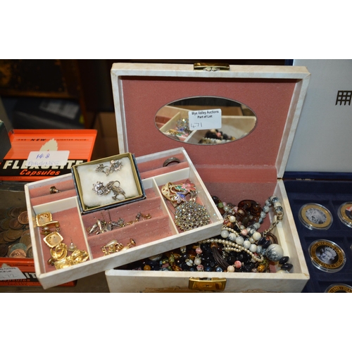 471 - Jewellery box & contents