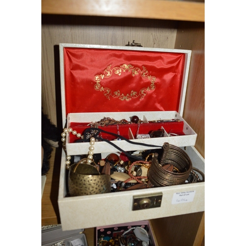 404 - Jewellery box & contents