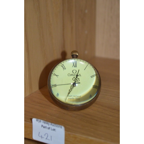 421 - Omega desk clock