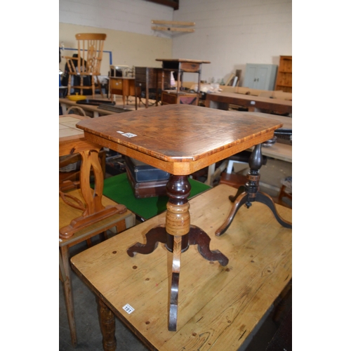 192 - Pedestal table with chessboard top