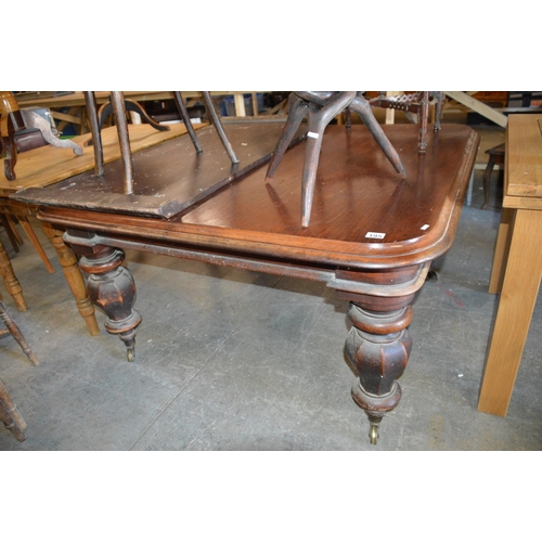 195 - Mahogany table with extra leaf